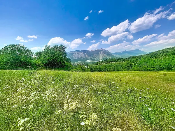 A vendre terrain constructible viabilisé de 1377 m² à 20 mn de Sisteron