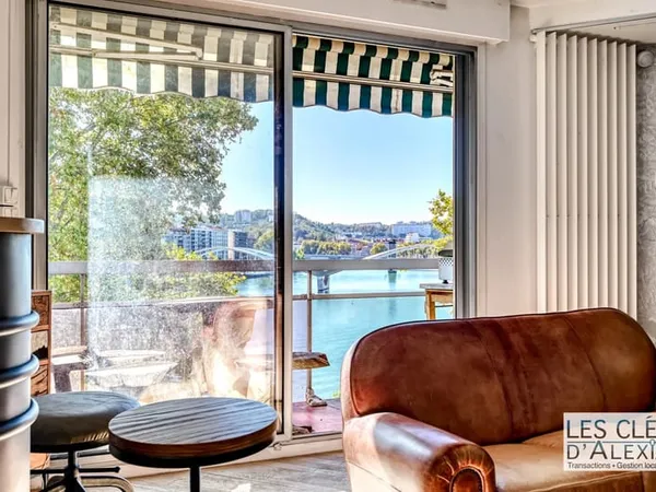 LYON 9e - QUAI DU COMMERCE - 127 M², DEUX BALCONS ET VUE SAÔNE