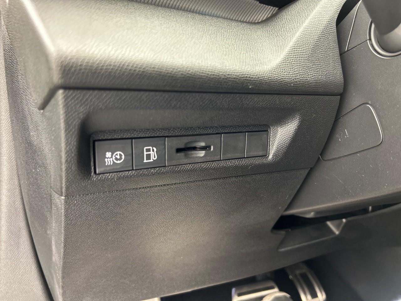 Peugeot 308 phev 225 e-eat8 gt — photo 21