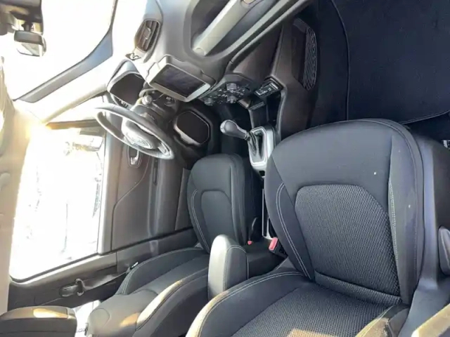 Jeep Renegade 1.6 l multijet 120 ch bvr6 — photo 9