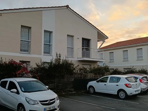 Studio/T1 23 m² avec balcon et parking - Val de Virvée (33240) - 500 CC
