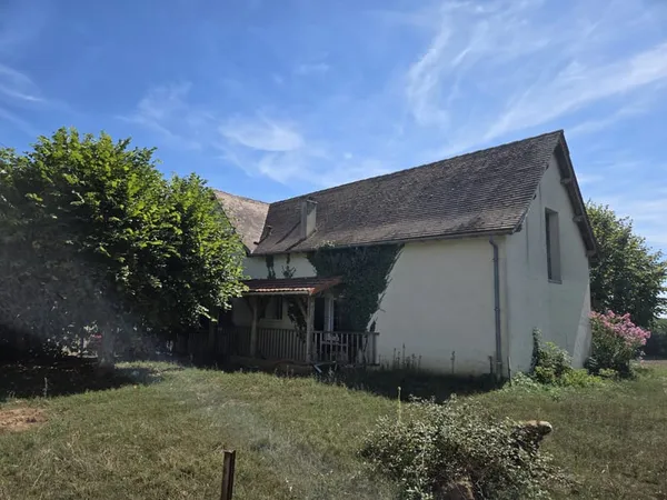 Maison périgourdine avec dépendance sur 5 ha de prairies!
