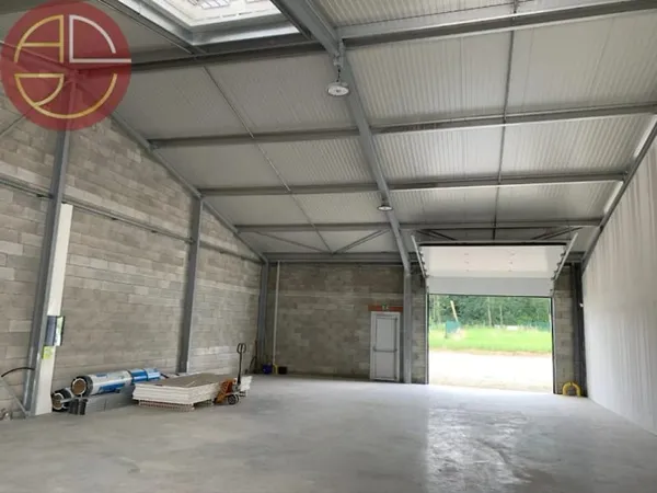 Local 1 pièce 250 m²