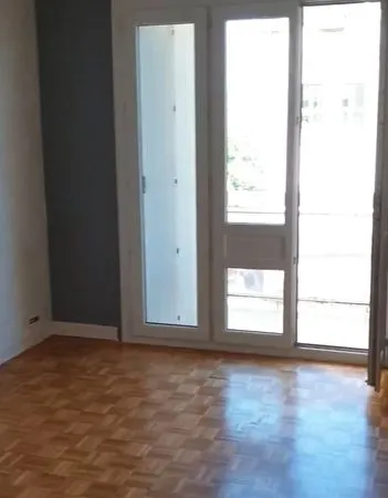 Vendu loué appartement T4 traversant de 82m2 avec garage et cave - Idéal investisseur - DPE. D