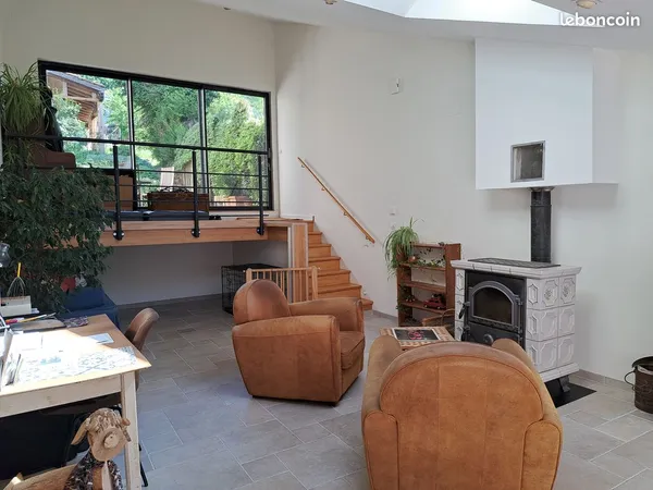 Maison de ville dans un environnement verdoyant