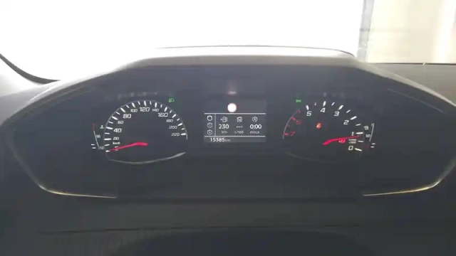 Peugeot 208 puretech 100 s&amp;s bvm6 — photo 21
