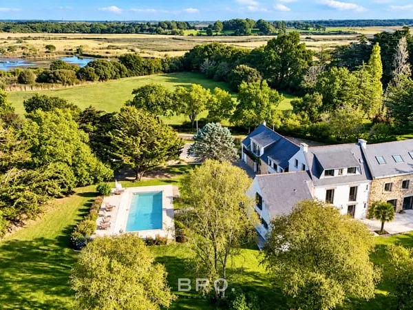 SURZUR DOMAINE SUR PARC DE PLUS DE 6500M2