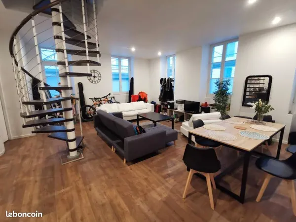 Beau Duplex T6 entre Clémenceau et les halles