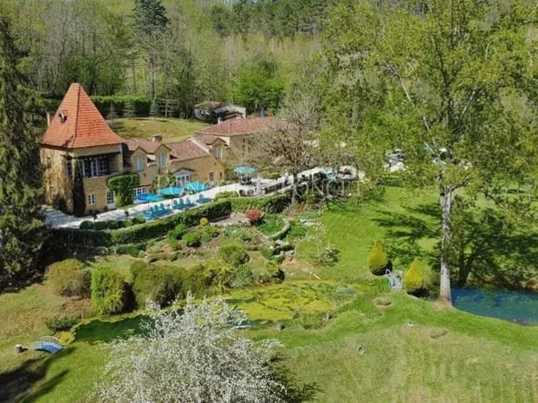 Maison 14 pièces 325 m²