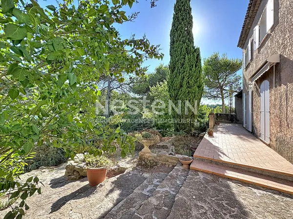 Maison individuelle 5 pièces 160 m² sur un terrain arboré de 800 m² à Salon De Provence. Proche cent