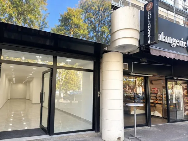 OPPORTUNITÉ À SAISIR - LOCAL COMMERCIAL 120 M² - MARCHÉ DU CANAL - PARKING