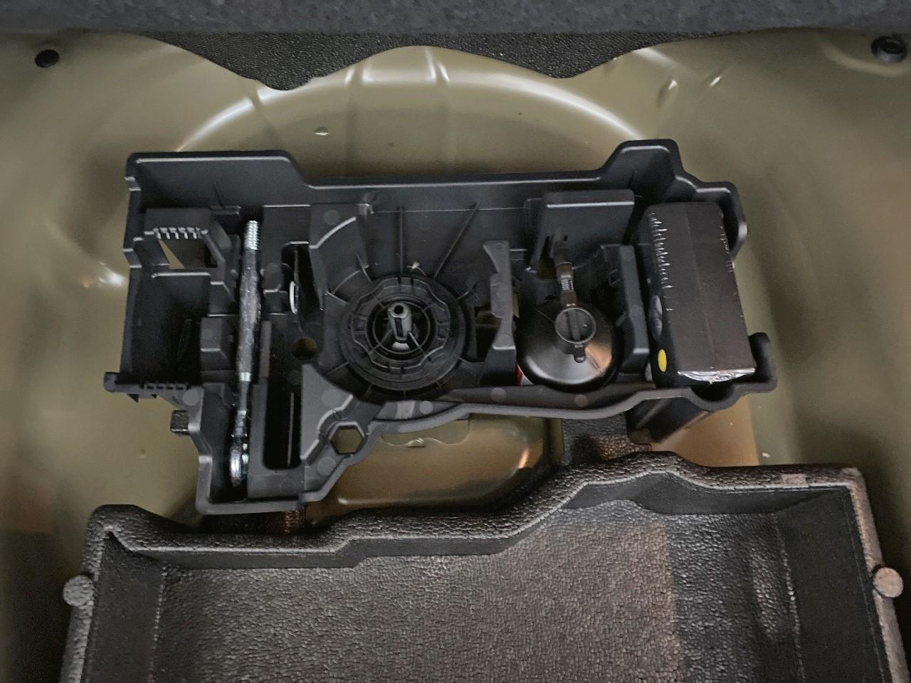 Peugeot 2008 hybrid 145 ch e-dcs6 allure — photo 16