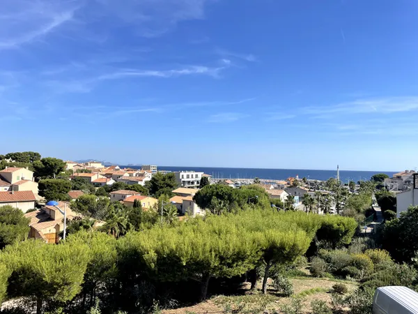 Appartement Sausset Les Pins 2 pièce(s) 28.23 m2 très bon état, grande véranda chauffée très belle v