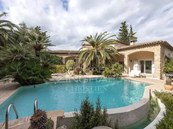 Villa 6 pièces 308 m²