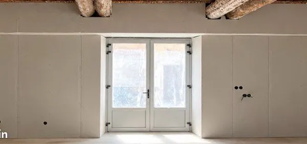 Local commercial / Bureaux - Centre-ville de Nîmes - 47 m² - 875 /mois