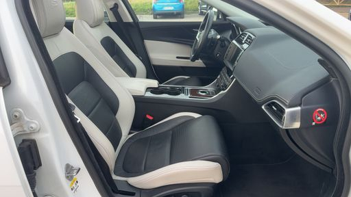 Jaguar XE 3.0 SC V6 340 BVA - S – 2016 – 62831 km – Essence – Boîte Automatique — photo 18