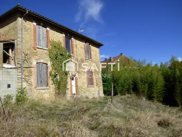Maison ancienne de caractère 178 m² , cuisine, salon, 4 chambres, terrain de 3 242 m², vue pyrénées