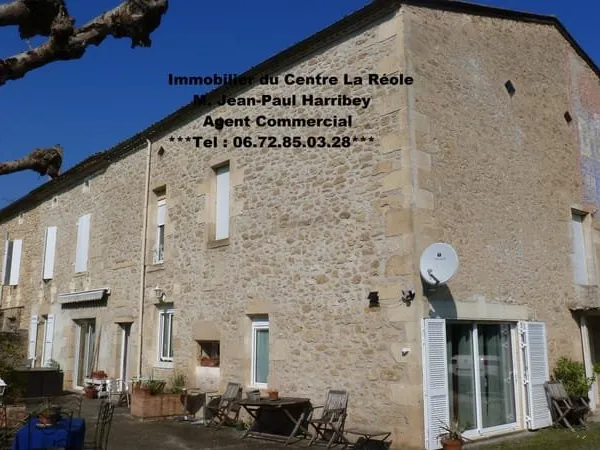 Maison 276 m2 sur un terrain clos 1139m2 avec piscine.