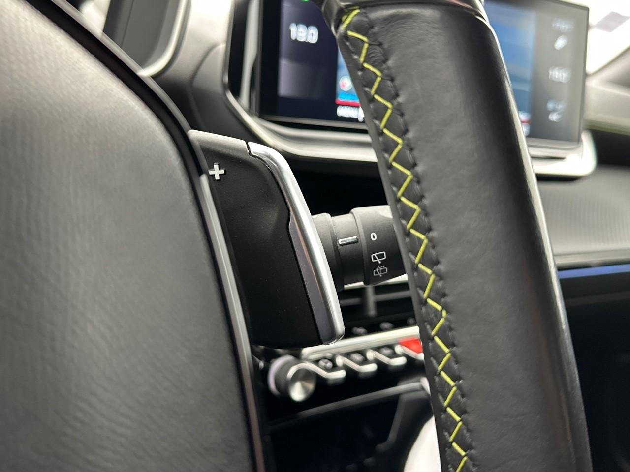 Peugeot 2008 puretech 130 s&s eat8 gt pack — photo 21