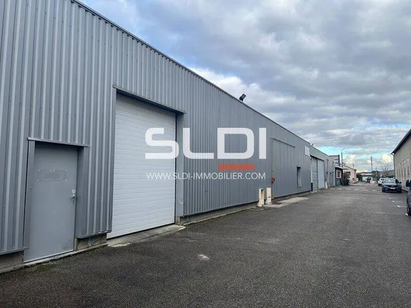 Local d'activité 629 m²