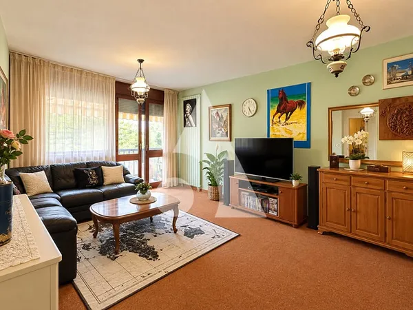 Appartement Figeac 63.70m², 3 pièces, ascenseur, garage et place de parking.