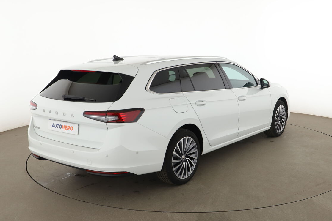 Skoda Superb Combi 1.5 TSI MHEV ACT Laurin & Klement DSG7 — photo 5