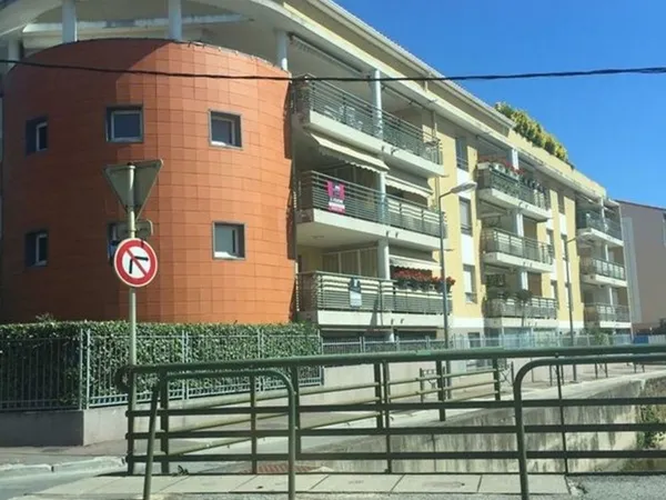 PARTICULIER OU BEL APARTEMENT DE 53 M² SPACIEUX