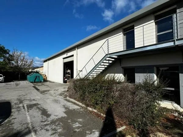 Local d'activité 770 m²