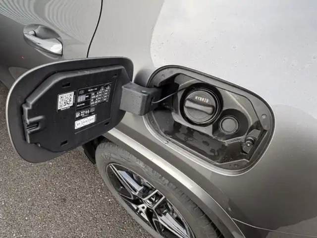 Mercedes Gla 250 e hybrid eq amg line — photo 2