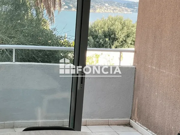T3 renove vue sur la baie