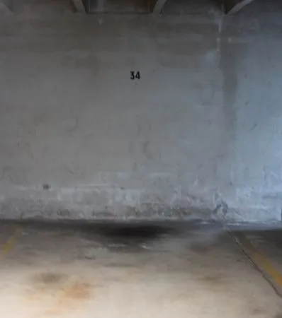 Place de parking sécurisée et couverte