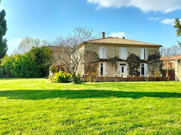 Maison Sainte Marie 8 pièce(s) 260 m2