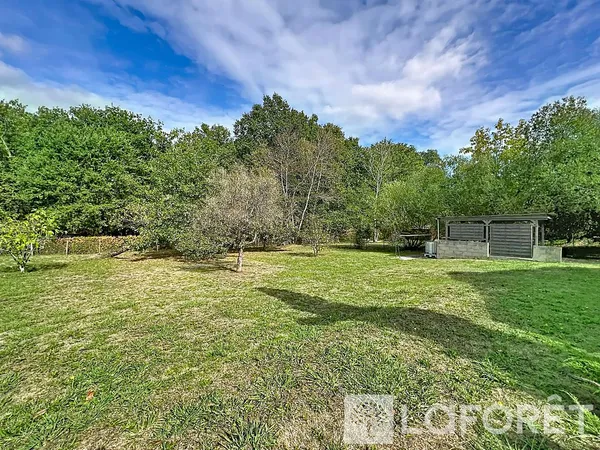 Terrain 900 m²