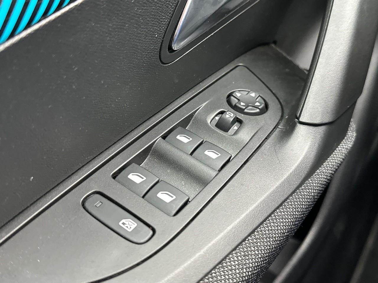 Peugeot 2008 puretech 100 s&s bvm6 style — photo 15