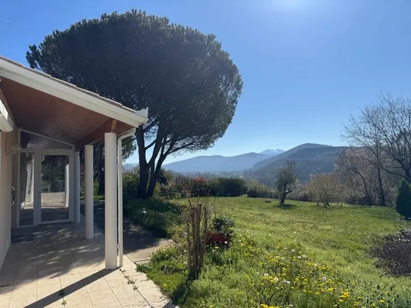 Maison 8 pièces 225 m²