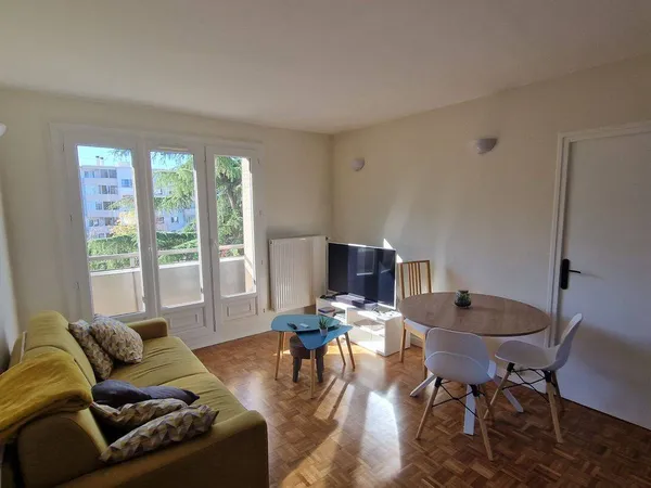 Appartement 4 pièces 9 m²