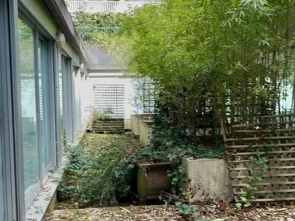 Local professionnel 630 m²