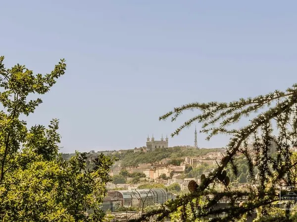CALUIRE ET CUIRE, DEMEURE DU XXème, 217m², TERRAIN 1580m²