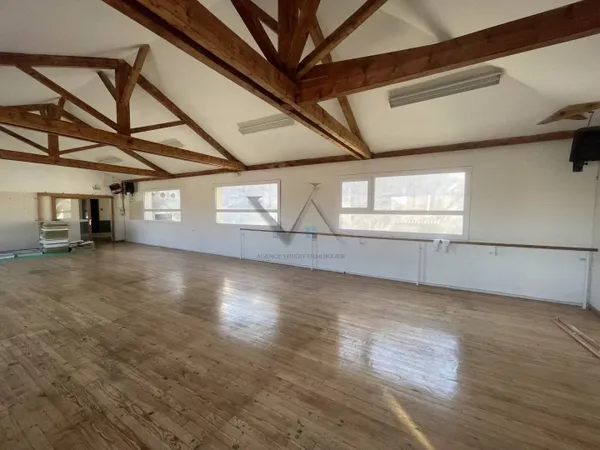 Entrepôt 897 m²