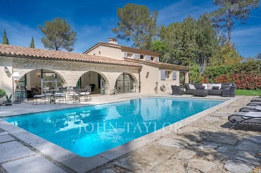 Villa 6 pièces 250 m²