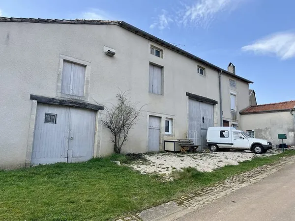 À vendre Maison avec granges à Perrusse