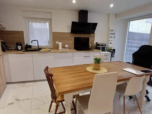 MAISON DE BOURG RENOVEE AVEC COUR PRIVATIVE