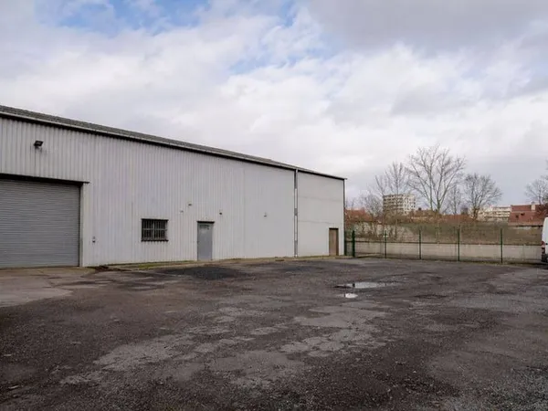 Entrepôt 575 m²