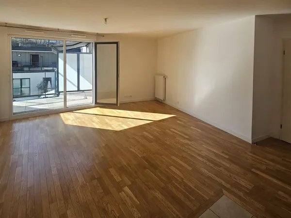Beau studio 34m2 avec balcon et parking à Chaville Centre