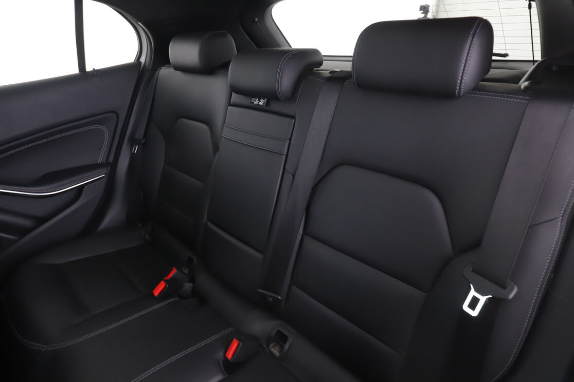 Mercedes-Benz GLA 200 d Activity Edition 4Matic 7G-DCT — photo 13
