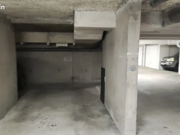 Place de parking dans garage fermé, sécurisé. Cité des congrès - Le Lieu Unique