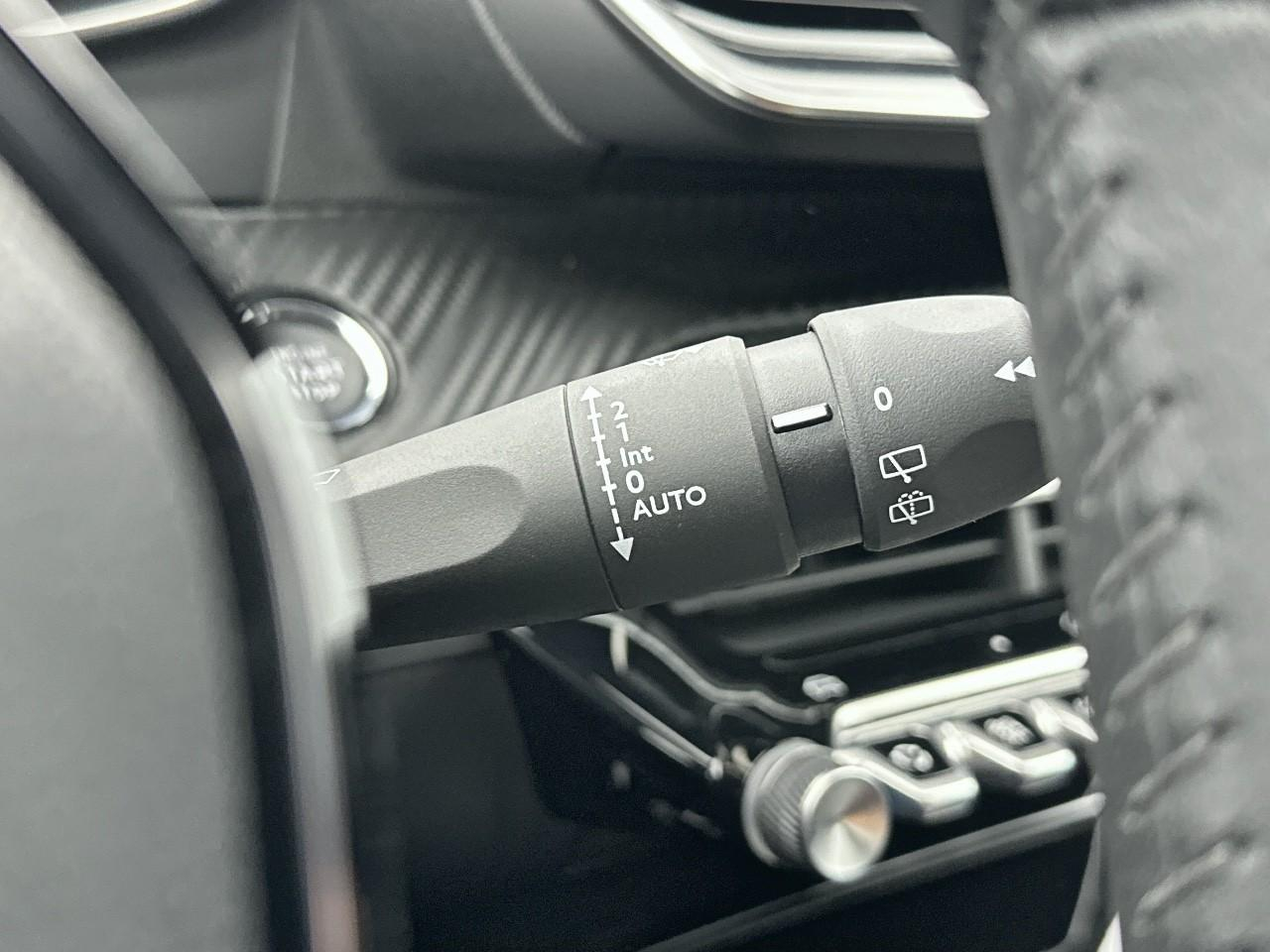 Peugeot 2008 electrique 54 kwh 156 ch allure — photo 18