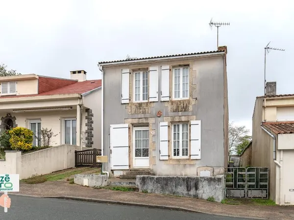 Maison à rénover au Champ-Saint-Père Centre-bourg, jardin