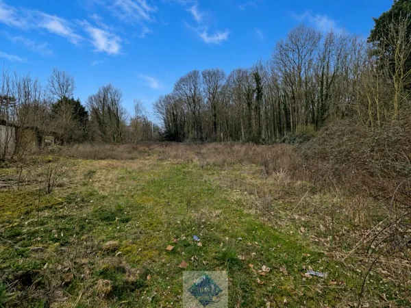 Terrain 2022 m²