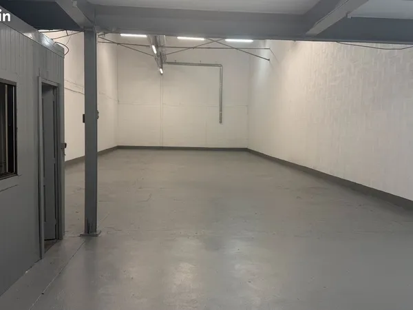 Local d'activité de 325 m2 95100 Argenteuil